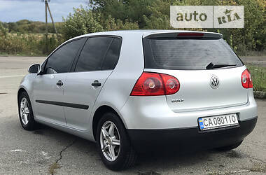 Хэтчбек Volkswagen Golf 2004 в 