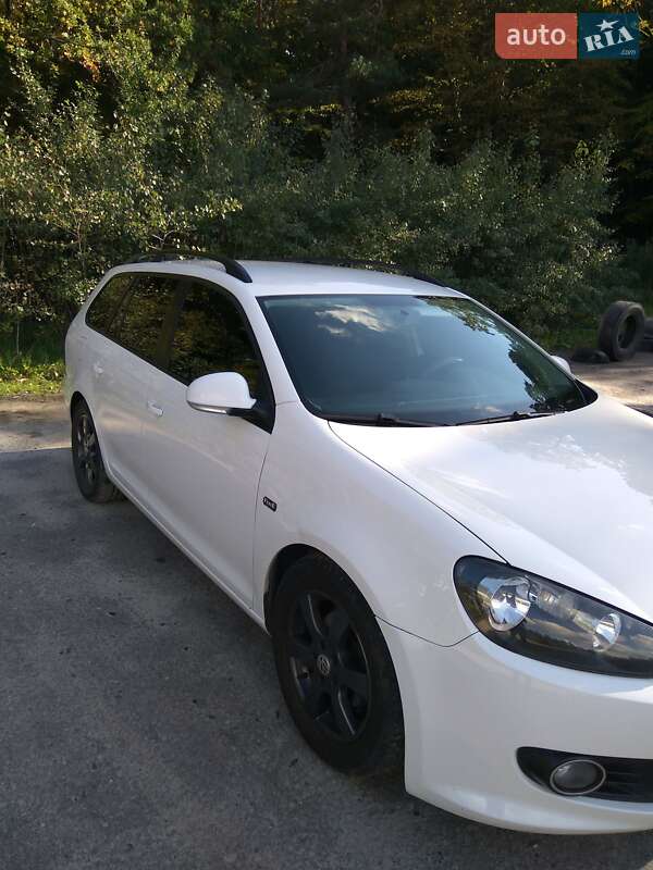 Універсал Volkswagen Golf 2010 в Львові