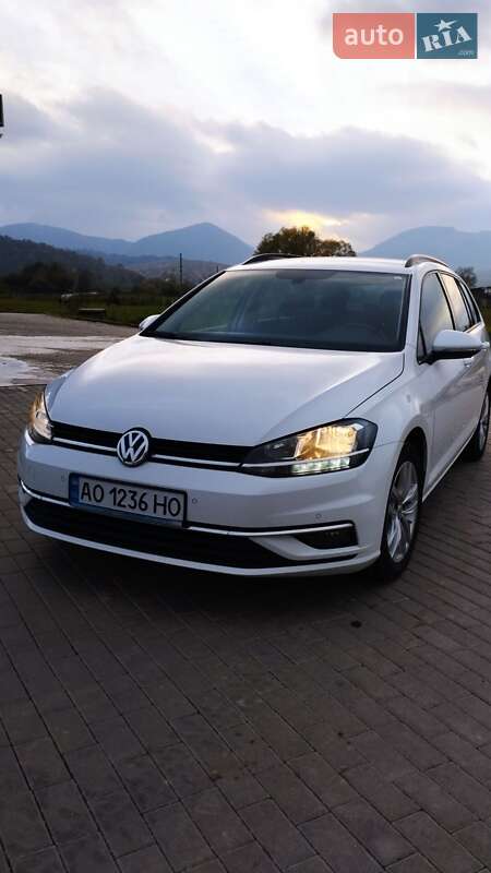 Універсал Volkswagen Golf 2017 в Хусті