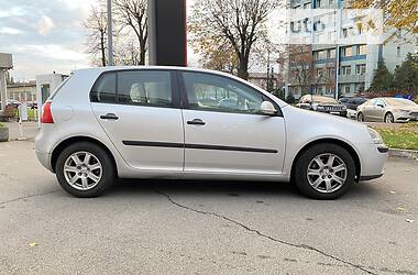 Хетчбек Volkswagen Golf 2004 в Києві