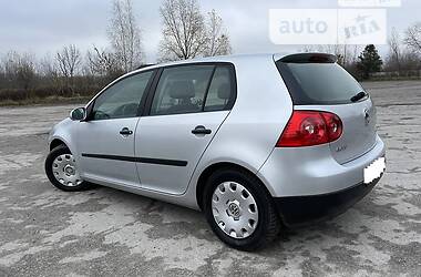 Хэтчбек Volkswagen Golf 2005 в Харькове