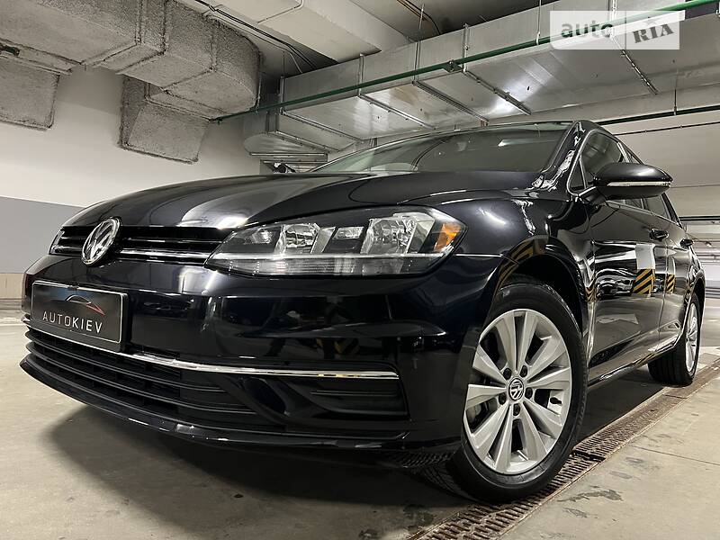 Хетчбек Volkswagen Golf 2020 в 