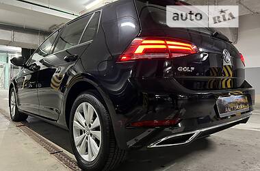 Хетчбек Volkswagen Golf 2020 в 