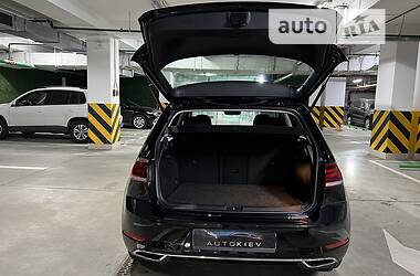 Хетчбек Volkswagen Golf 2020 в 
