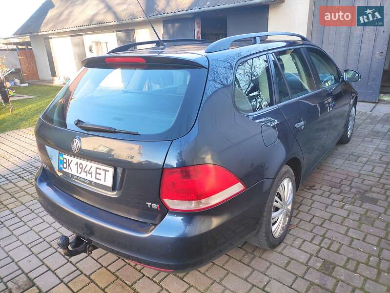 Універсал Volkswagen Golf 2009 в Рівному