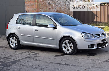 Хэтчбек Volkswagen Golf 2006 в 