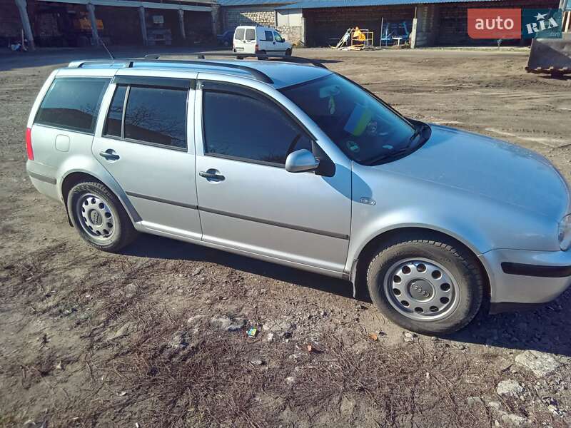 Універсал Volkswagen Golf 2000 в Кельменцях