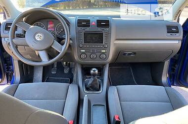 Хэтчбек Volkswagen Golf 2004 в Каменском