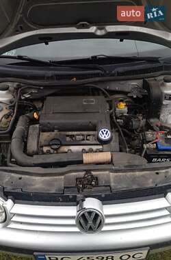 Хэтчбек Volkswagen Golf 2002 в 