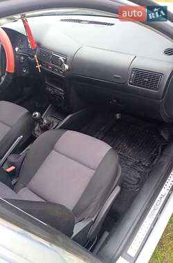 Хэтчбек Volkswagen Golf 2002 в 