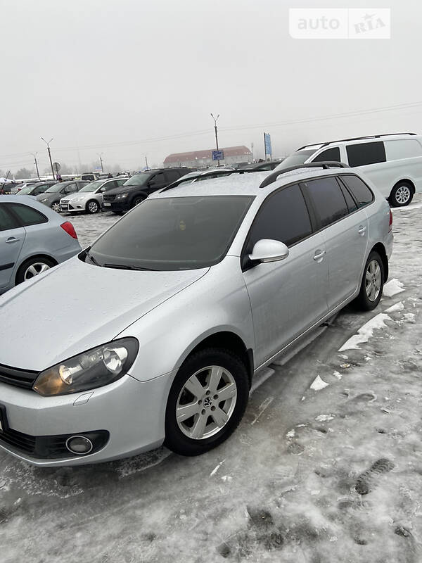 Універсал Volkswagen Golf 2010 в 