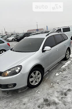 Універсал Volkswagen Golf 2010 в 
