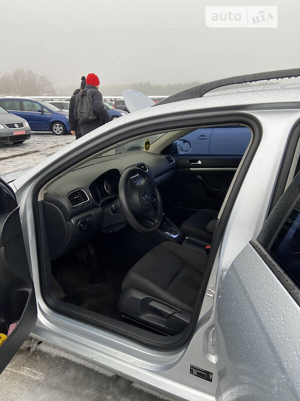 Універсал Volkswagen Golf 2010 в Києві