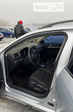 Універсал Volkswagen Golf 2010 в 