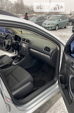 Універсал Volkswagen Golf 2010 в 