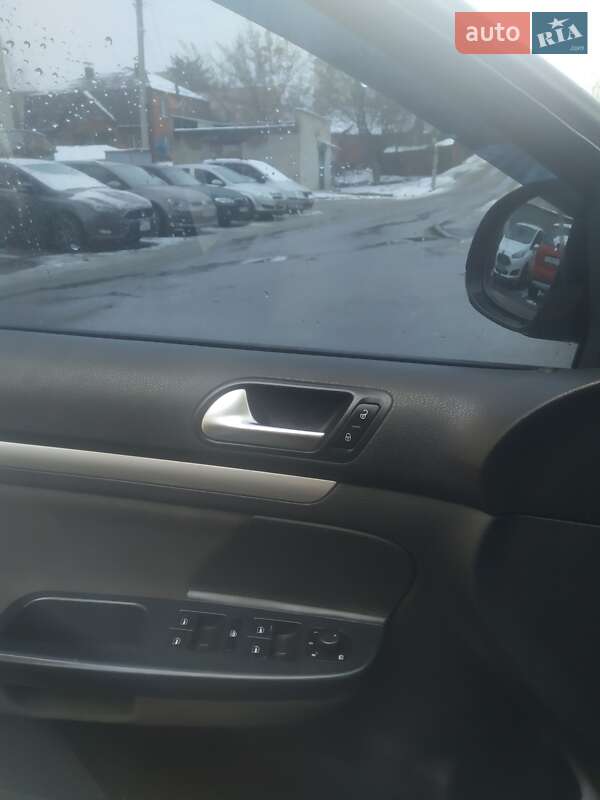 Універсал Volkswagen Golf 2011 в Вінниці