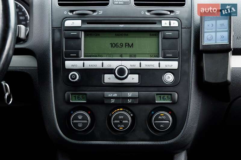 Універсал Volkswagen Golf 2009 в Луцьку