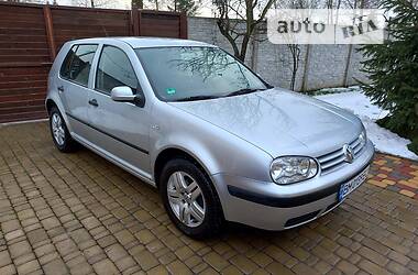 Хэтчбек Volkswagen Golf 2001 в Сумах