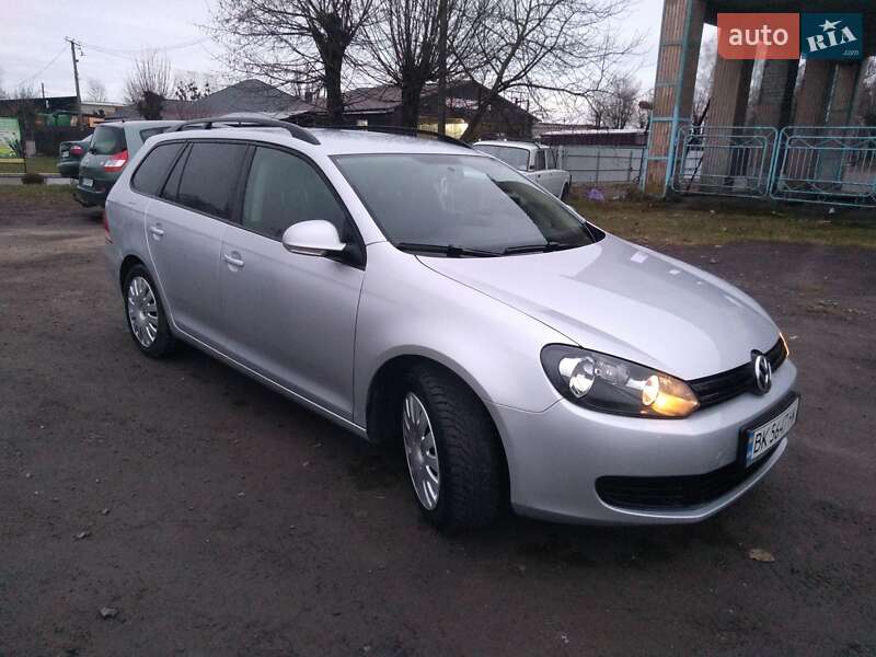 Універсал Volkswagen Golf 2011 в Демидівці