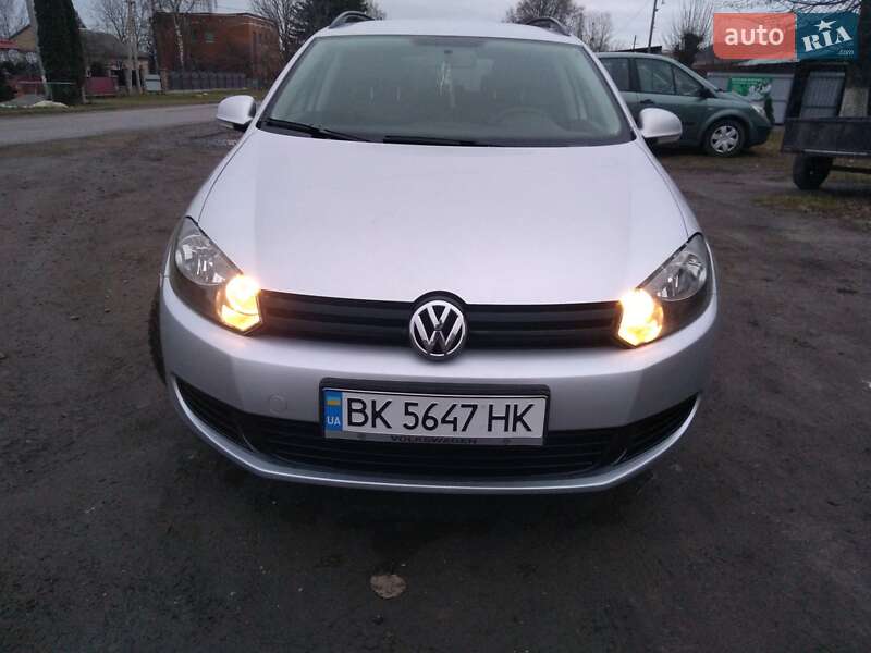 Універсал Volkswagen Golf 2011 в Демидівці