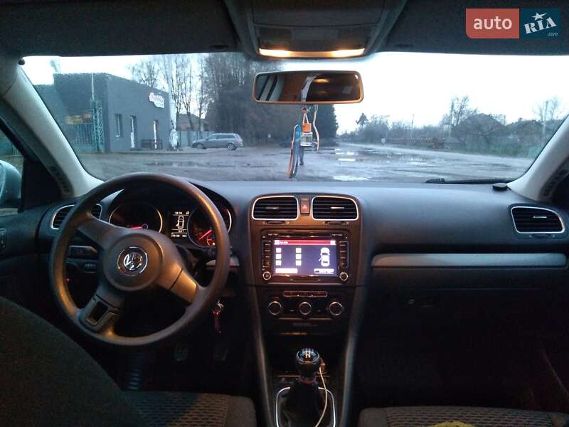 Універсал Volkswagen Golf 2011 в Демидівці