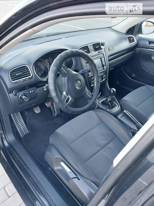 Универсал Volkswagen Golf 2011 в Сумах