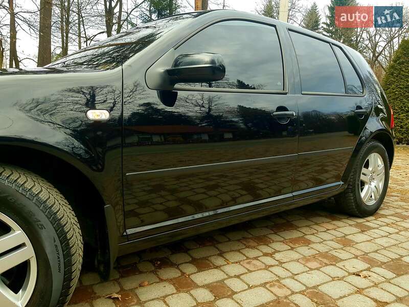 Хэтчбек Volkswagen Golf 2002 в Дрогобыче