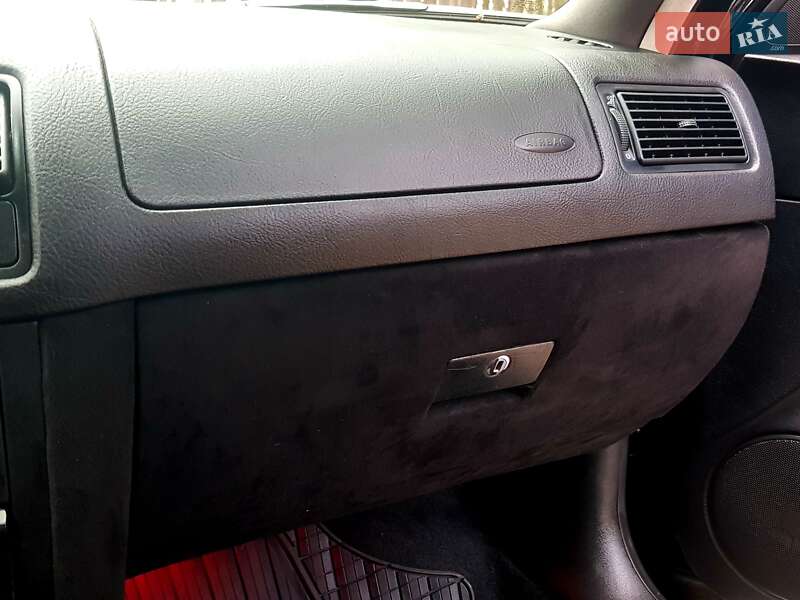 Хэтчбек Volkswagen Golf 2002 в Дрогобыче