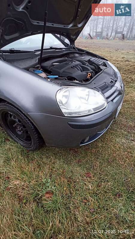 Хетчбек Volkswagen Golf 2005 в Коломиї