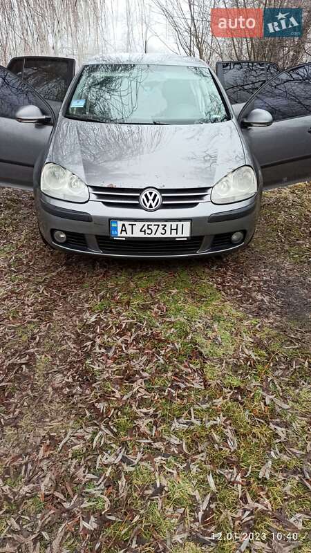 Хетчбек Volkswagen Golf 2005 в Коломиї