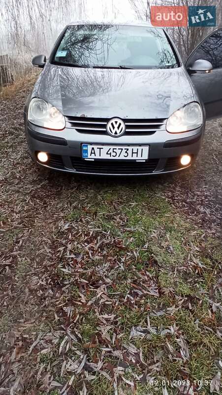 Хетчбек Volkswagen Golf 2005 в Коломиї