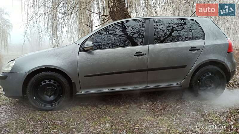 Хетчбек Volkswagen Golf 2005 в Коломиї