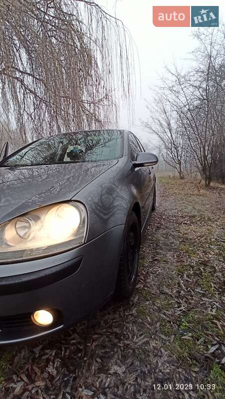 Хетчбек Volkswagen Golf 2005 в Коломиї