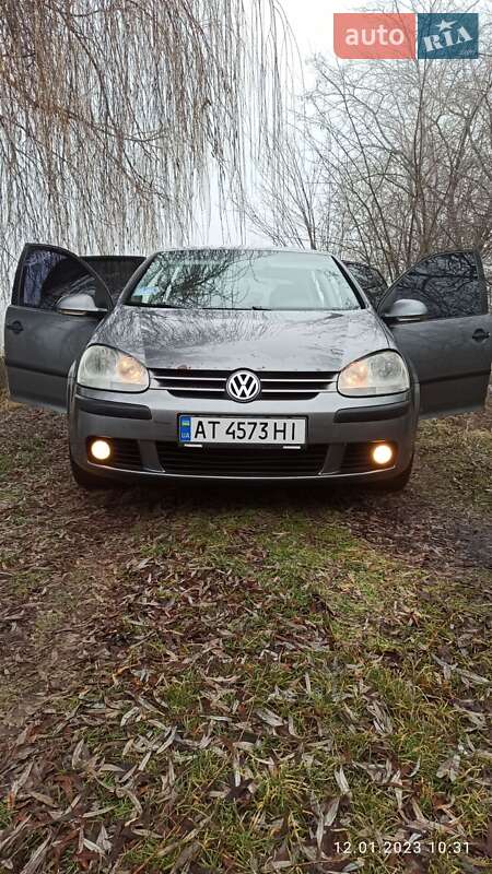 Хетчбек Volkswagen Golf 2005 в Коломиї