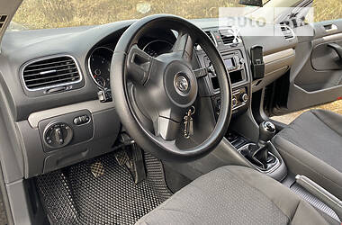 Універсал Volkswagen Golf 2013 в 