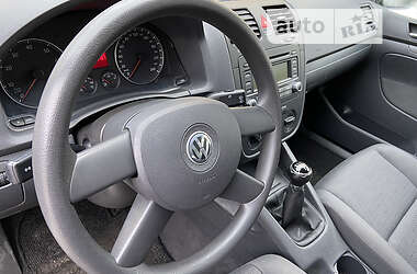 Хэтчбек Volkswagen Golf 2005 в Киеве