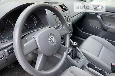 Хэтчбек Volkswagen Golf 2005 в Киеве