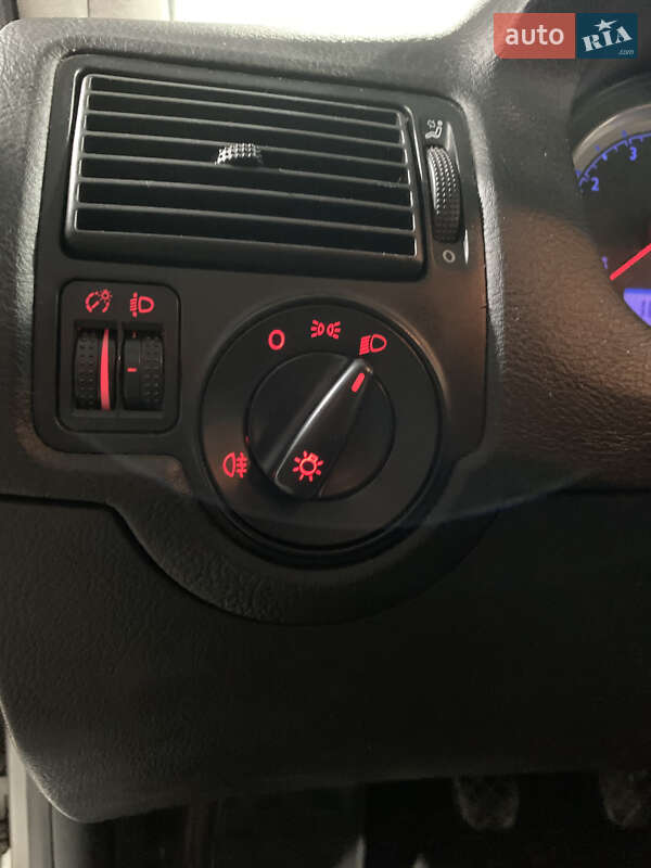 Універсал Volkswagen Golf 2004 в Зачепилівці