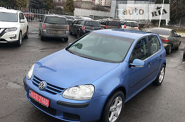 Хэтчбек Volkswagen Golf 2004 в Ровно