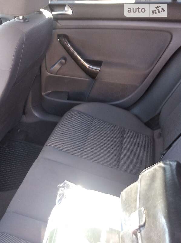 Хэтчбек Volkswagen Golf 2005 в Одессе