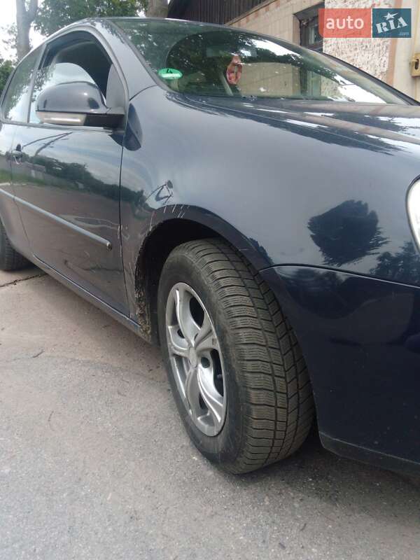 Хетчбек Volkswagen Golf 2004 в Чернігові