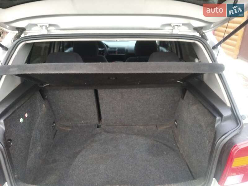 Хетчбек Volkswagen Golf 2000 в Луцьку