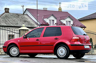 Хэтчбек Volkswagen Golf 2002 в Самборе