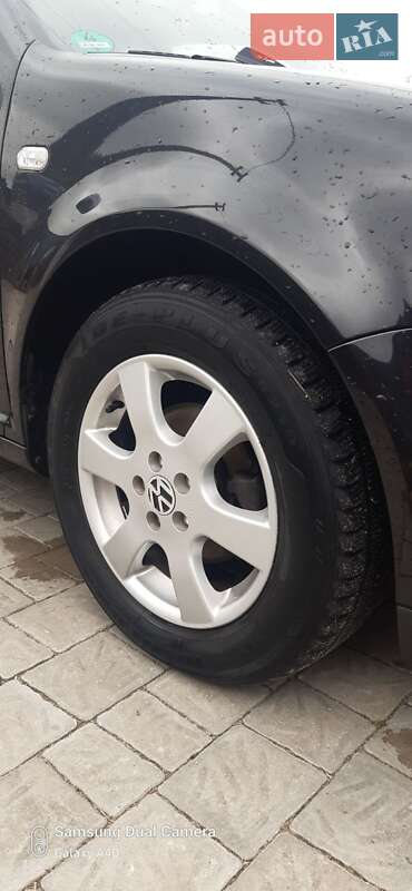 Хетчбек Volkswagen Golf 2001 в Березному