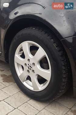 Хэтчбек Volkswagen Golf 2001 в 