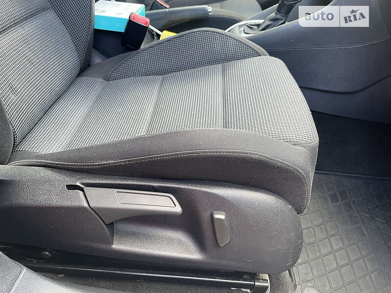 Хэтчбек Volkswagen Golf 2011 в Запорожье