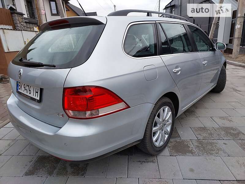 Универсал Volkswagen Golf 2008 в Ровно