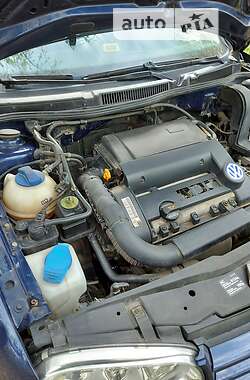 Хэтчбек Volkswagen Golf 2003 в 