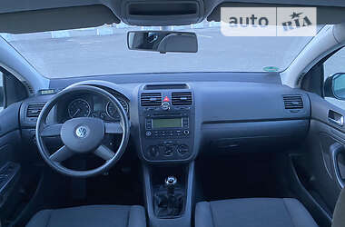 Хетчбек Volkswagen Golf 2004 в Львові