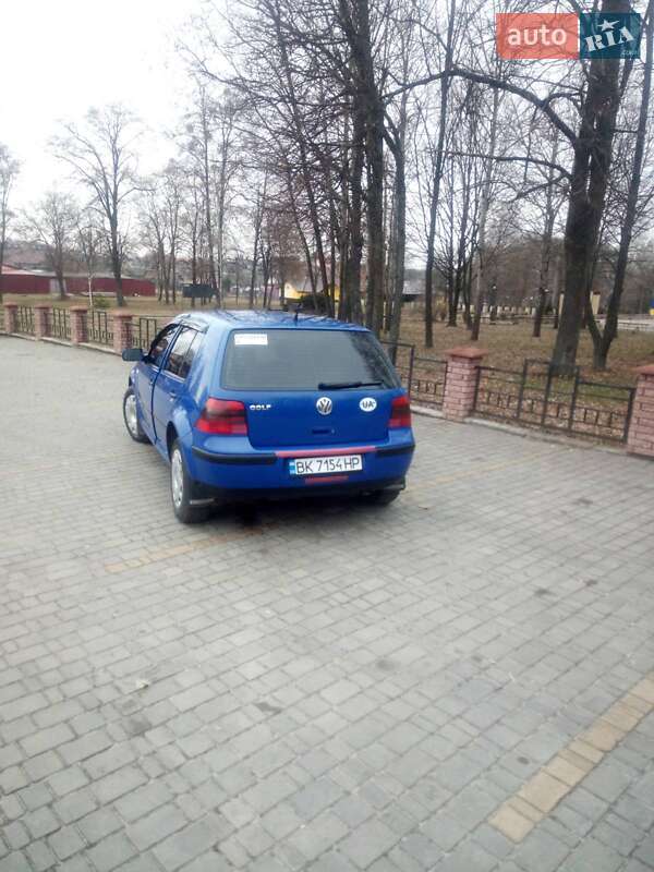 Хетчбек Volkswagen Golf 2001 в Володимирці